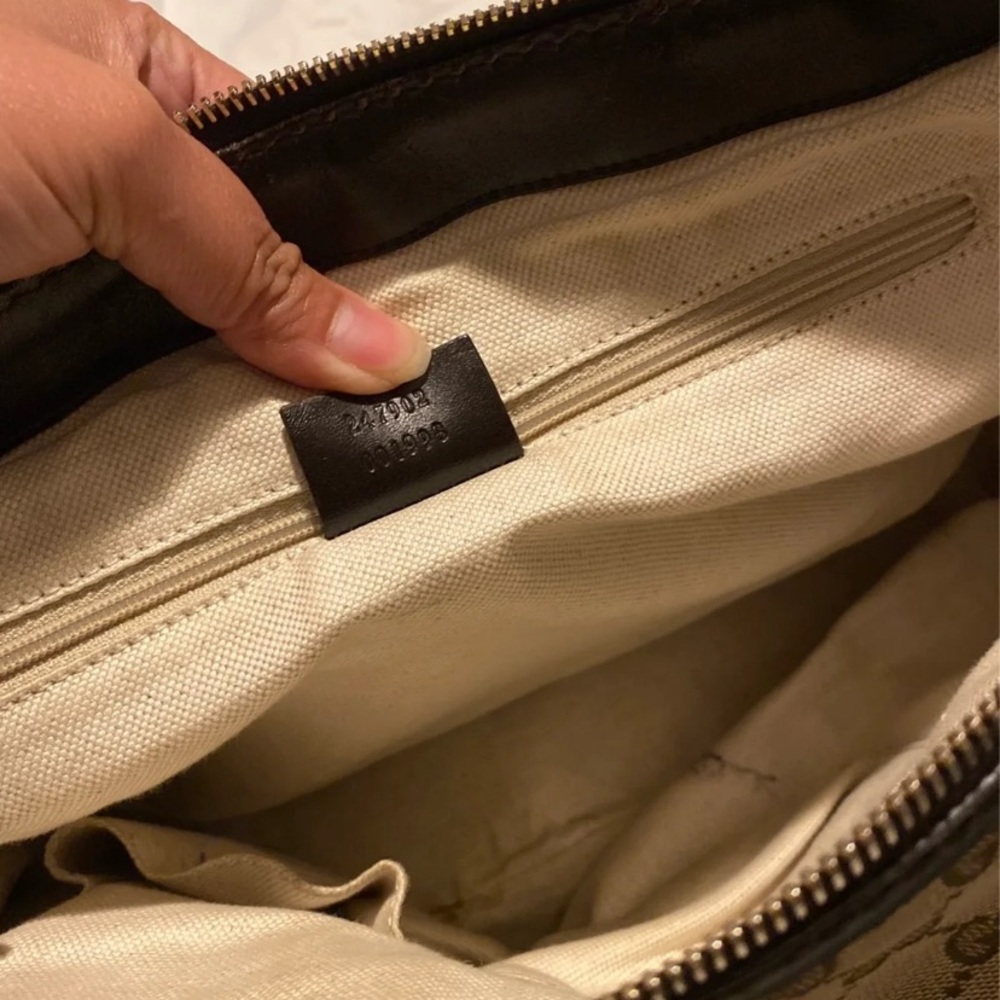 Authentic cross body Gucci bag